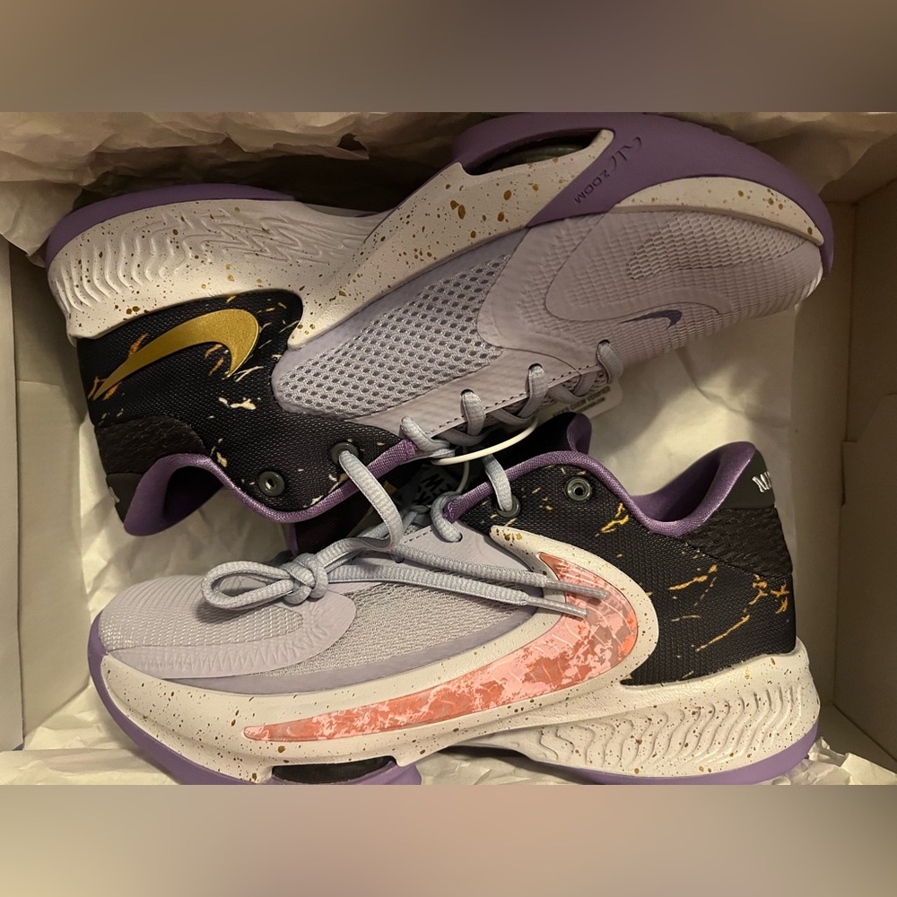 NIKE ZOOM FREAK 4 ASW EP
SIZE-MENS 7.5
      Or 
WOMENS 7.5

BRAND NEW
